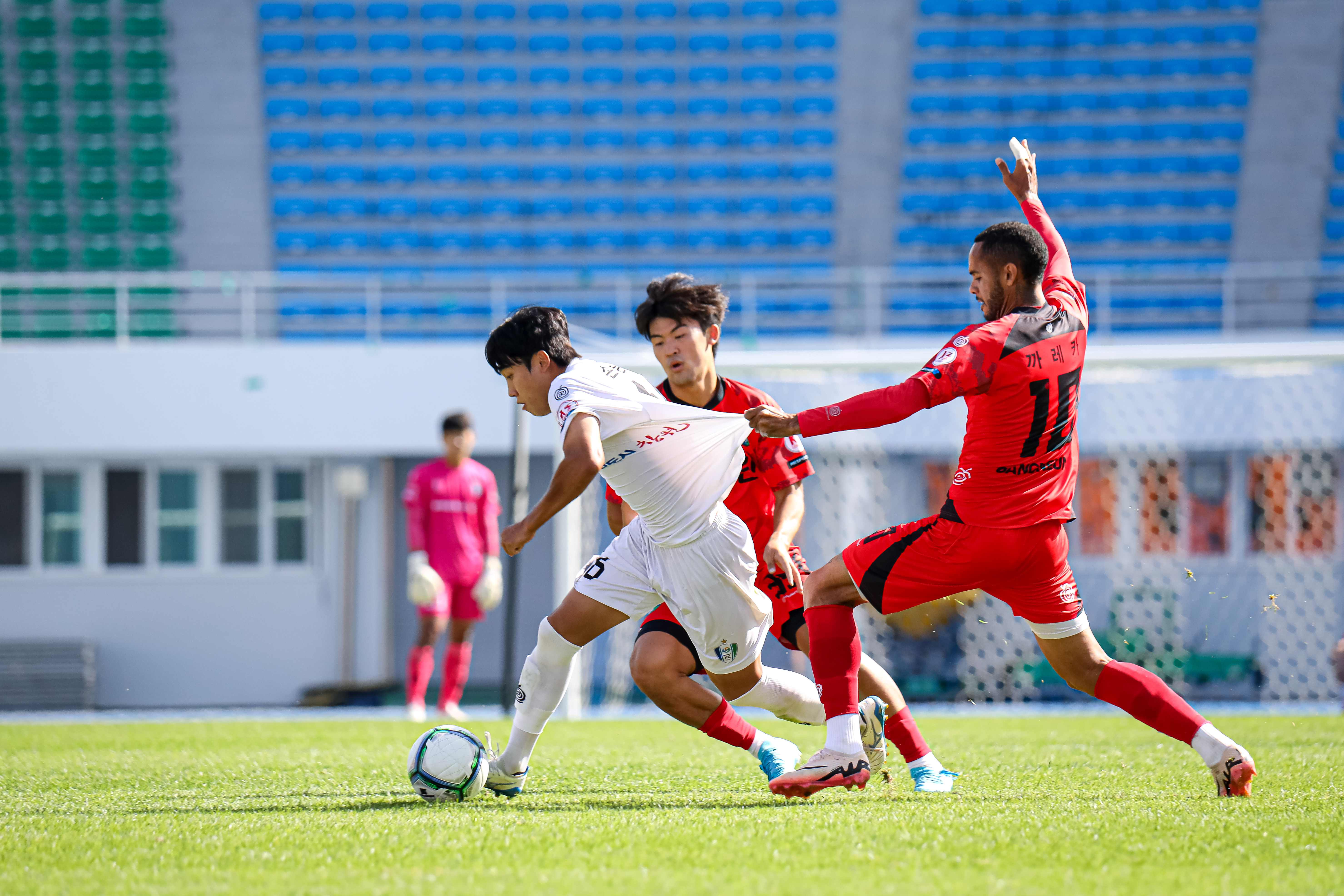 28라운드 내 볼이야!